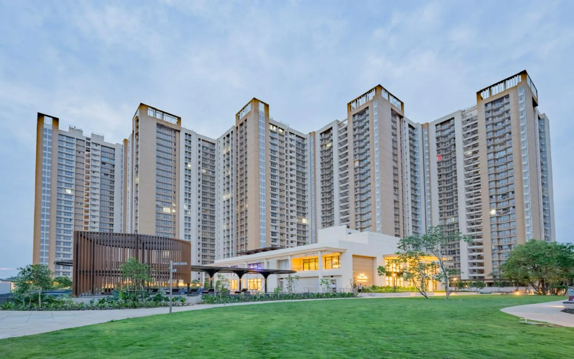 Godrej Upavan Bhiwandi Kalyan Bypass luxury tower elevation